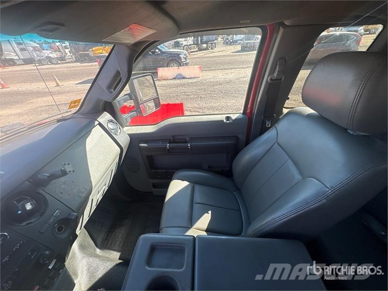 Ford F-550 4x2 Service Truck مركبات الأغراض العامة