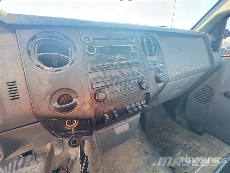 Ford F-550 4x2 Utility Truck Пікапи / Бічне розвантаження