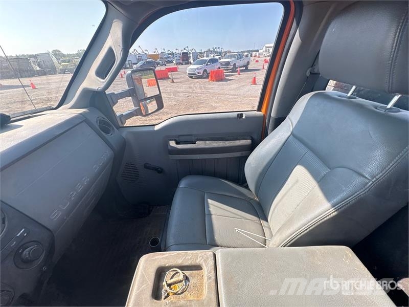 Ford F-550 4x2 Utility Truck Пікапи / Бічне розвантаження