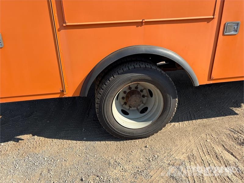 Ford F-550 4x2 Utility Truck Пікапи / Бічне розвантаження