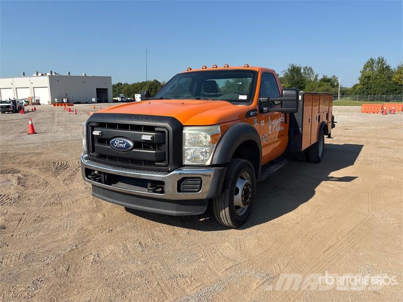Ford F-550 4x2 Utility Truck Пікапи / Бічне розвантаження