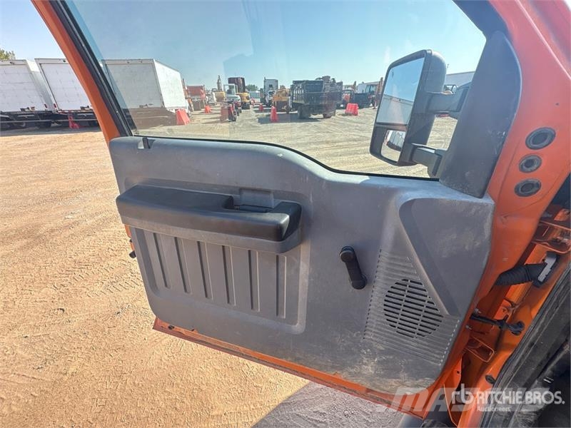 Ford F-550 4x2 Utility Truck Пікапи / Бічне розвантаження