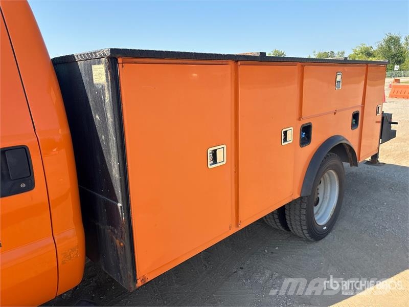 Ford F-550 4x2 Utility Truck Пікапи / Бічне розвантаження