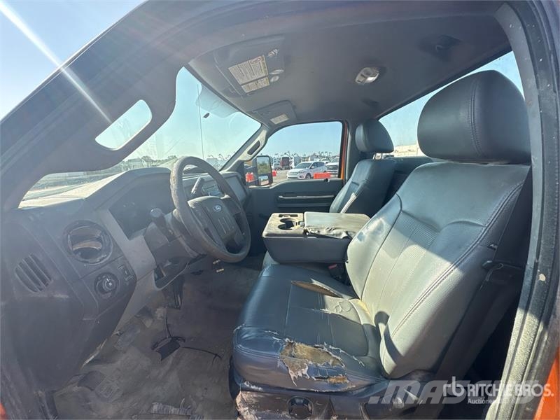 Ford F-550 4x2 Utility Truck Пікапи / Бічне розвантаження