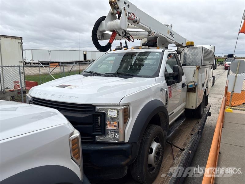 Ford F-550 4x4 Boom Truck Crane trucks