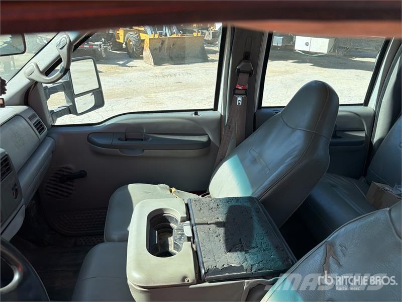 Ford F-550 4x4 Crew Cab Utility Truck شاحنات خفيفة/مفصلية الجوانب