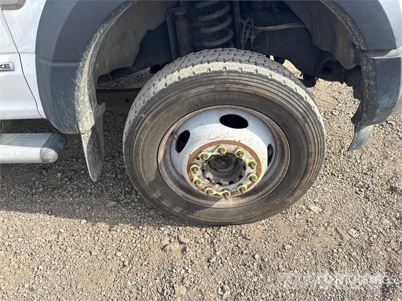 Ford F-550 4x4 Crew Cab Utility Truck Nakladacia/sklápacia bočnica