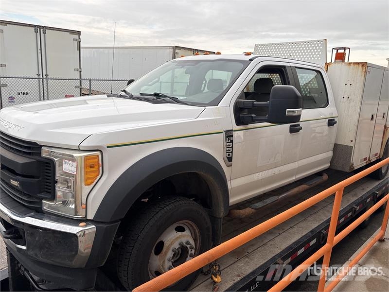 Ford F-550 4x4 Crew Cab Utility Truck Madelkaubikud