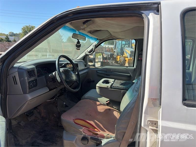 Ford F-550 4x4 Crew Cab Utility Truck شاحنات خفيفة/مفصلية الجوانب