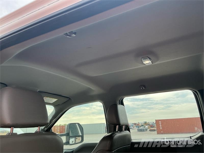 Ford F-550 4x4 Crew Cab Cab and Chassis Kabinen