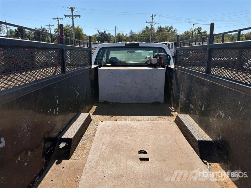 Ford F-550 4x4 Crew Cab Utility Truck شاحنات خفيفة/مفصلية الجوانب