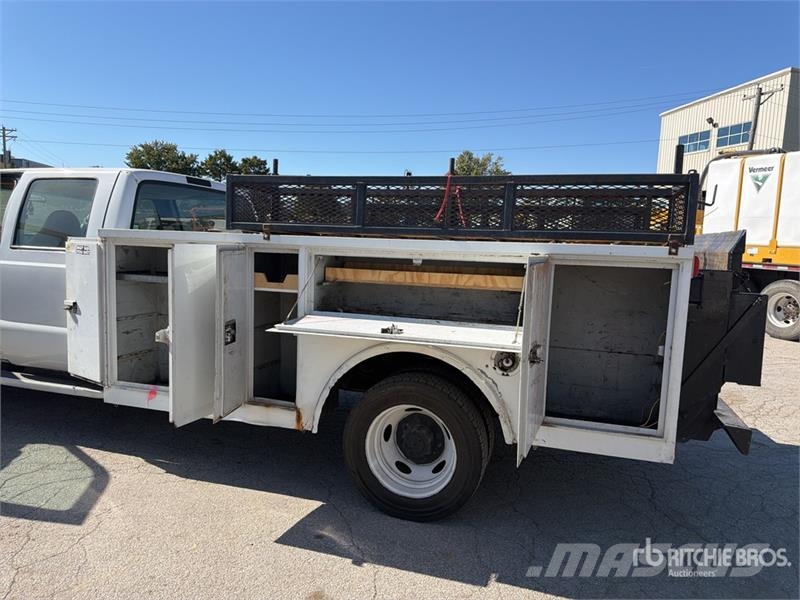 Ford F-550 4x4 Crew Cab Utility Truck شاحنات خفيفة/مفصلية الجوانب