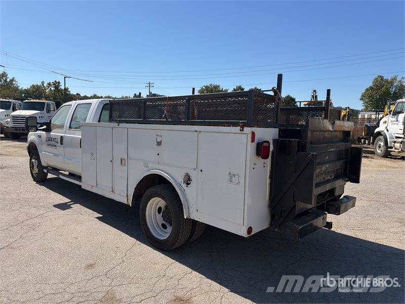 Ford F-550 4x4 Crew Cab Utility Truck شاحنات خفيفة/مفصلية الجوانب