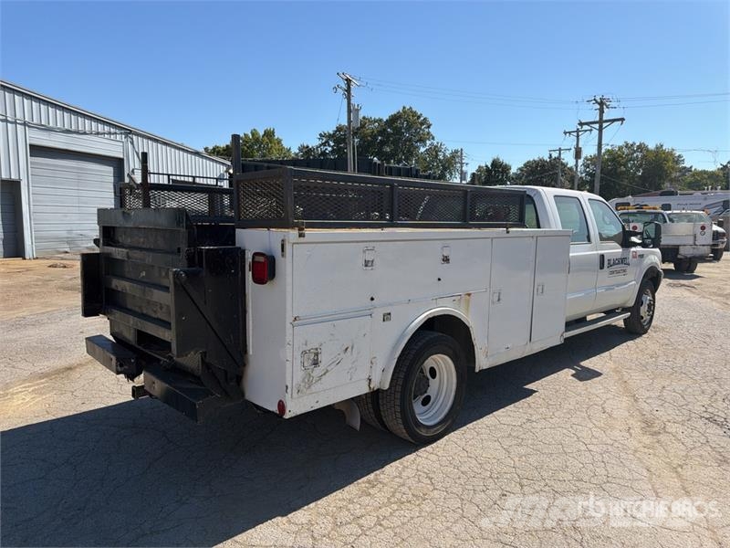 Ford F-550 4x4 Crew Cab Utility Truck شاحنات خفيفة/مفصلية الجوانب