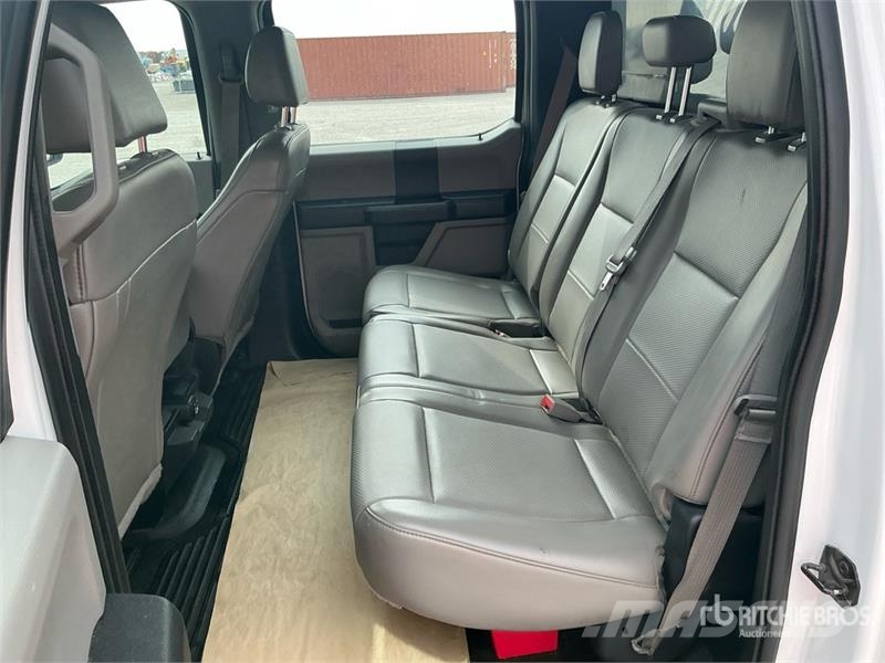 Ford F-550 4x4 Crew Cab Cab and Chassis Kabinen