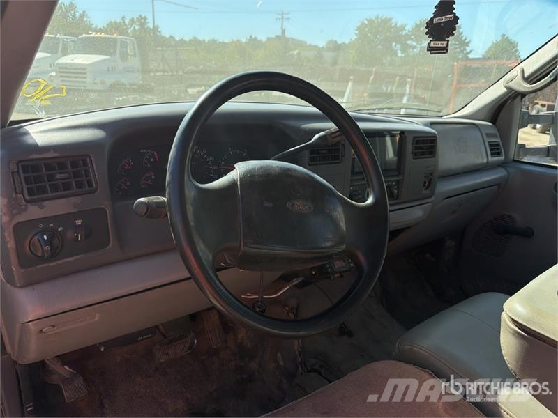 Ford F-550 4x4 Crew Cab Utility Truck شاحنات خفيفة/مفصلية الجوانب