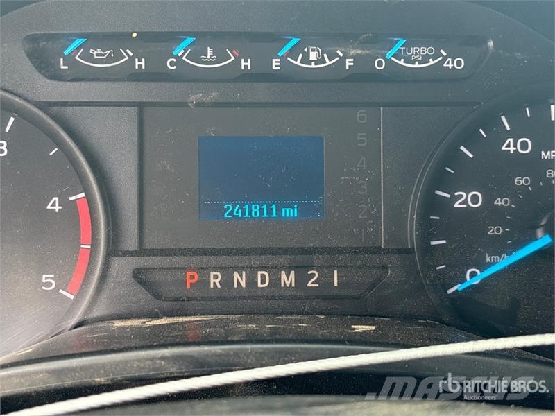 Ford F-550 4x4 Crew Cab Utility Truck Nakladacia/sklápacia bočnica