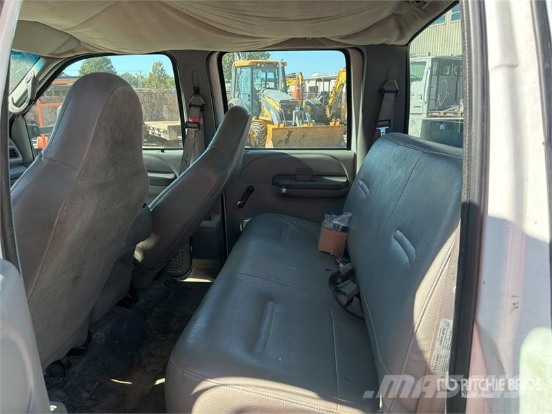 Ford F-550 4x4 Crew Cab Utility Truck شاحنات خفيفة/مفصلية الجوانب