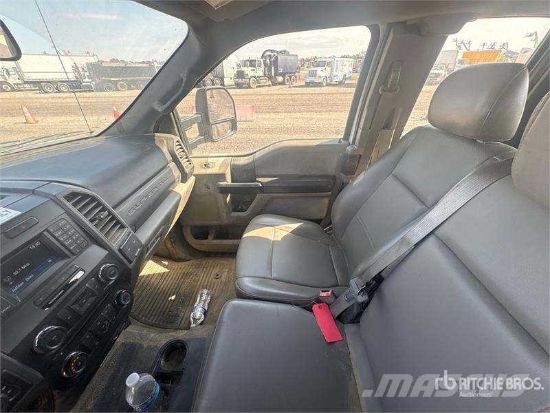 Ford F-550 4x4 Extended Cab Service Truck Municipal / general purpose vehicles