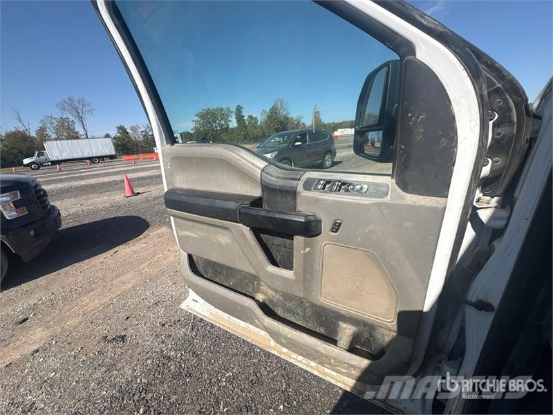 Ford F-550 4x4 Extended Cab Service Truck Municipal / general purpose vehicles