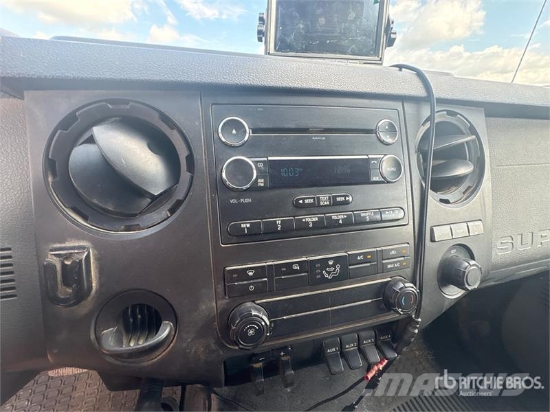 Ford F-550 4x4 Snow Plow Truck Kommunalt / generelt kjøretøy