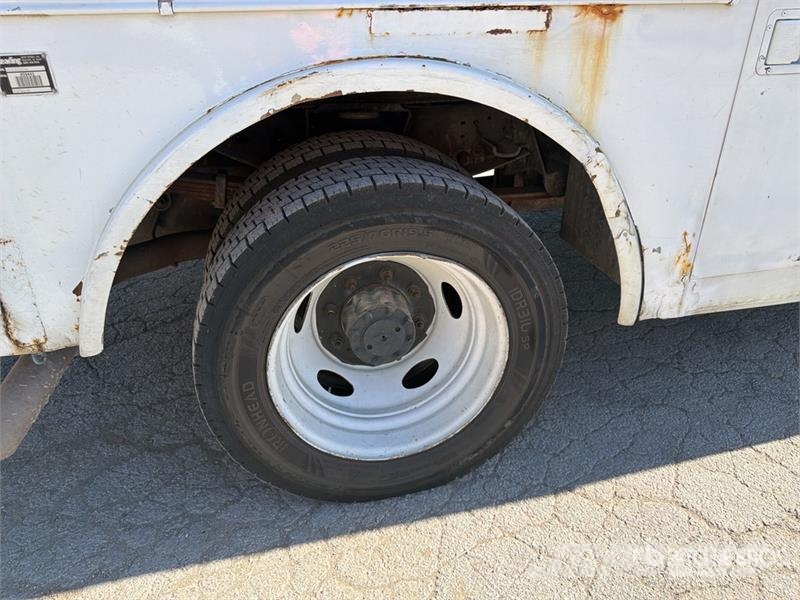 Ford F-550 Super Duty 4x4 Crew Cab Utility Truck Prekucniki