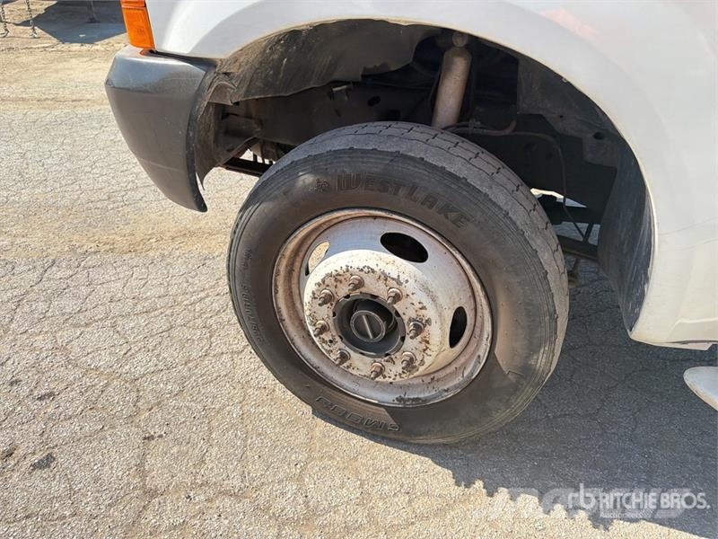 Ford F-550 Super Duty 4x4 Crew Cab Utility Truck Prekucniki