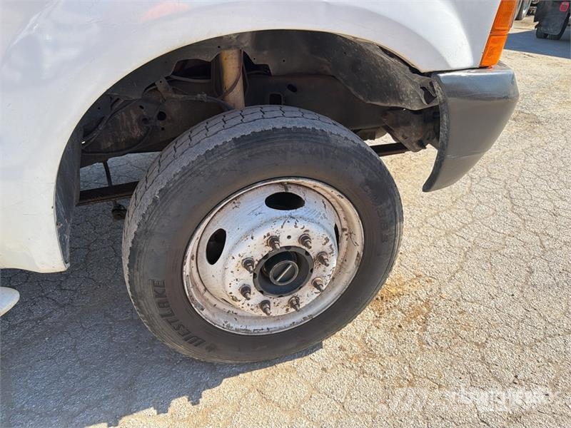 Ford F-550 Super Duty 4x4 Crew Cab Utility Truck Prekucniki