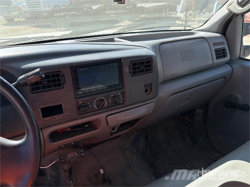 Ford F-550 Super Duty 4x4 Crew Cab Utility Truck Prekucniki
