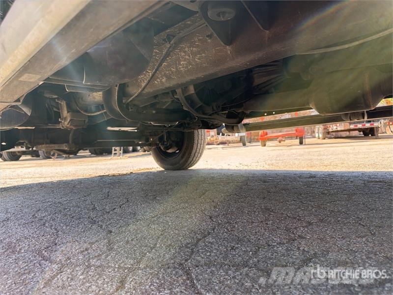 Ford F-550 Super Duty 4x4 Crew Cab Utility Truck Prekucniki