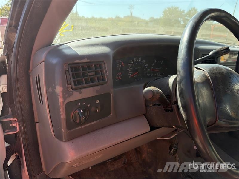 Ford F-550 Super Duty 4x4 Crew Cab Utility Truck Prekucniki