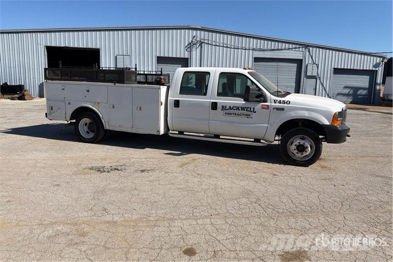 Ford F-550 Super Duty 4x4 Crew Cab Utility Truck Prekucniki