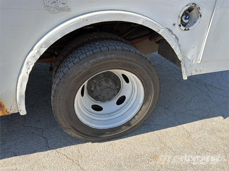 Ford F-550 Super Duty 4x4 Crew Cab Utility Truck Prekucniki