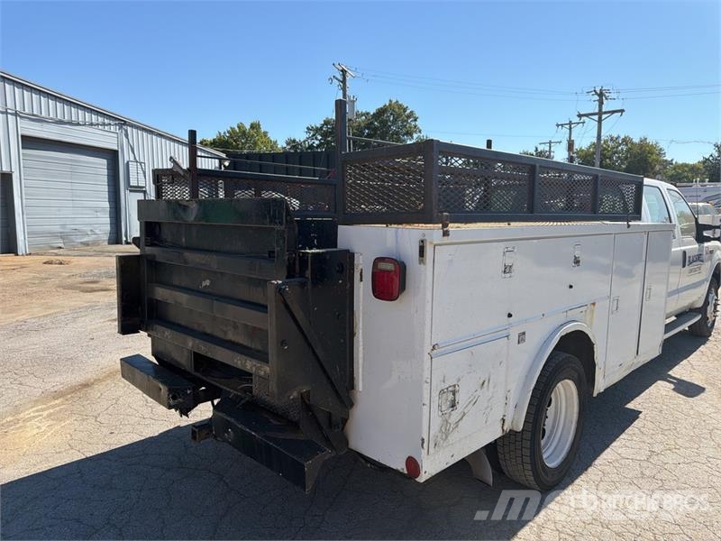 Ford F-550 Super Duty 4x4 Crew Cab Utility Truck Prekucniki