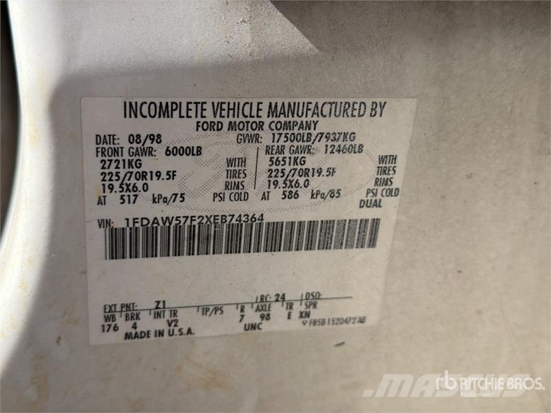 Ford F-550 Super Duty 4x4 Crew Cab Utility Truck Prekucniki