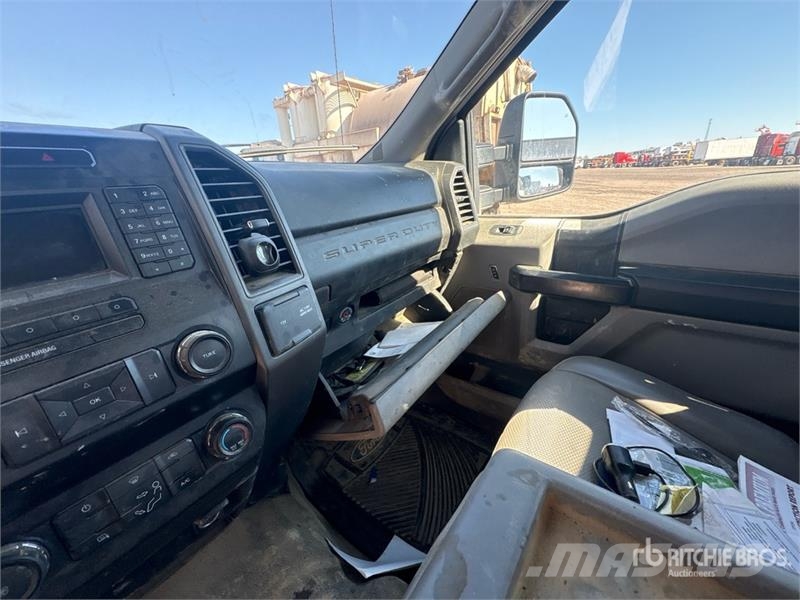 Ford F-550 Utility Truck Pickup/Sideaflæsning
