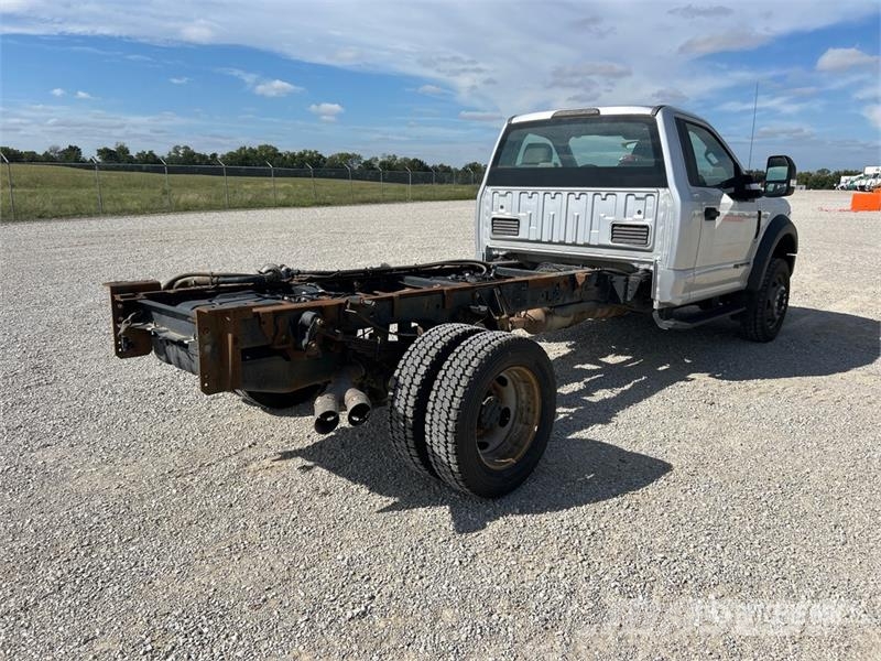 Ford F-550 XL 4x4 Cab and Chassis Kabīnes un interjers
