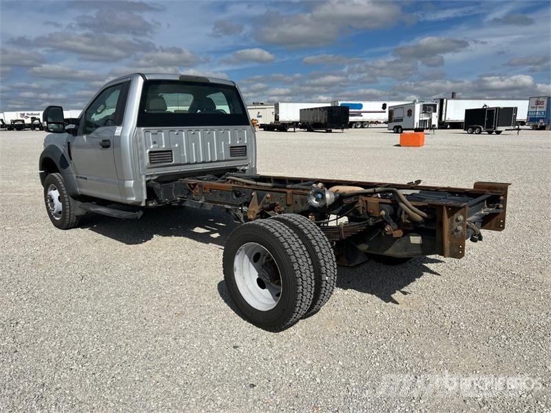 Ford F-550 XL 4x4 Cab and Chassis Kabīnes un interjers
