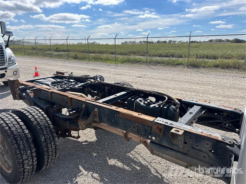 Ford F-550 XL 4x4 Cab and Chassis Kabīnes un interjers
