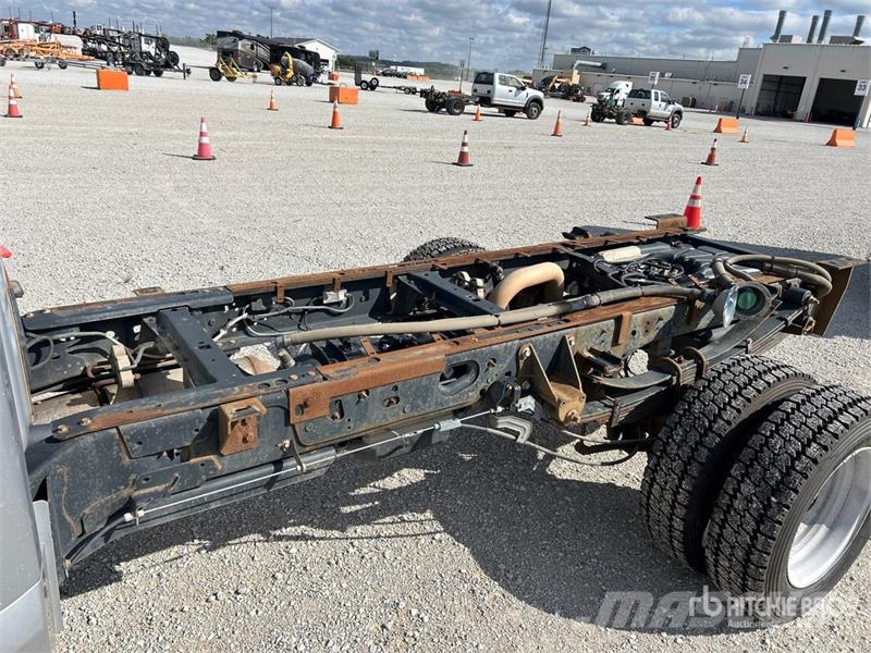 Ford F-550 XL 4x4 Cab and Chassis Kabīnes un interjers
