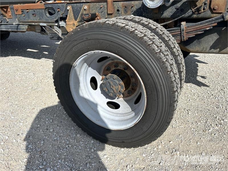 Ford F-550 XL 4x4 Cab and Chassis Kabīnes un interjers