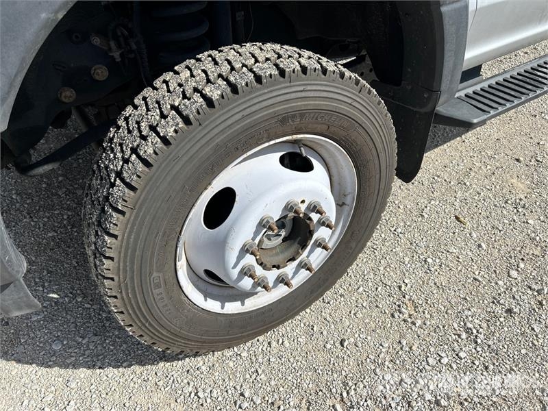 Ford F-550 XL 4x4 Cab and Chassis Kabīnes un interjers