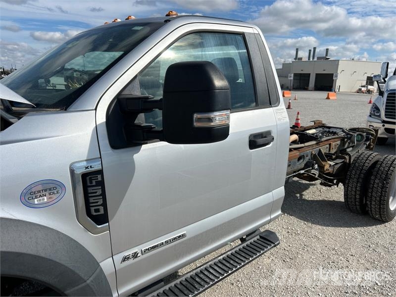 Ford F-550 XL 4x4 Cab and Chassis Kabīnes un interjers
