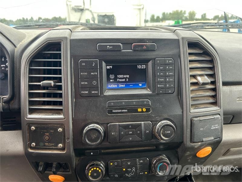 Ford F-550 XL 4x4 Crew Cab Utility Truck Vieglais kravas automobilis/izkraušana no sāniem