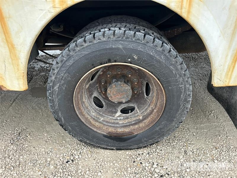 Ford F-550 XL 4x4 Crew Cab Utility Truck Vieglais kravas automobilis/izkraušana no sāniem