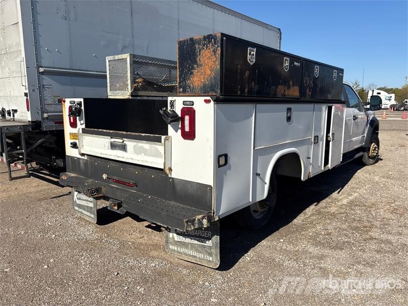 Ford F-550 XL 4x4 Crew Cab Utility Truck (Inoperable) Utilitaire benne