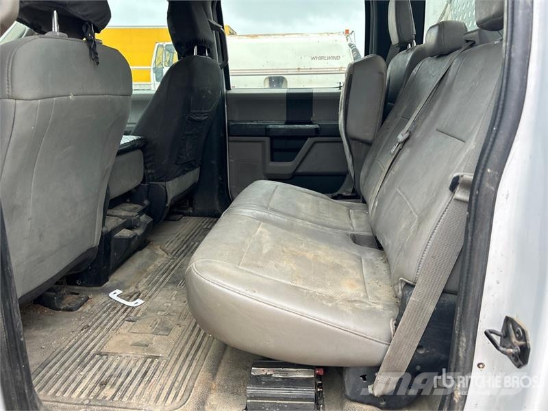 Ford F-550 XL 4x4 Crew Cab Utility Truck Vieglais kravas automobilis/izkraušana no sāniem