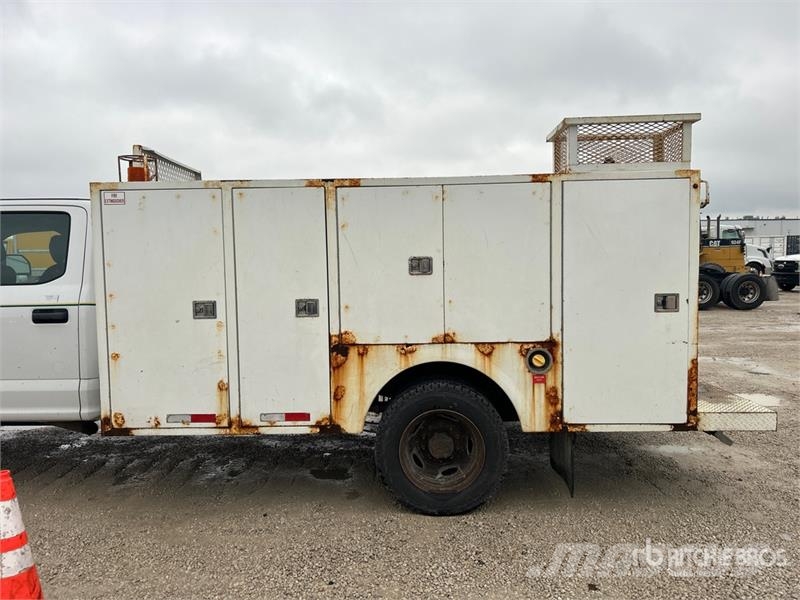 Ford F-550 XL 4x4 Crew Cab Utility Truck Vieglais kravas automobilis/izkraušana no sāniem