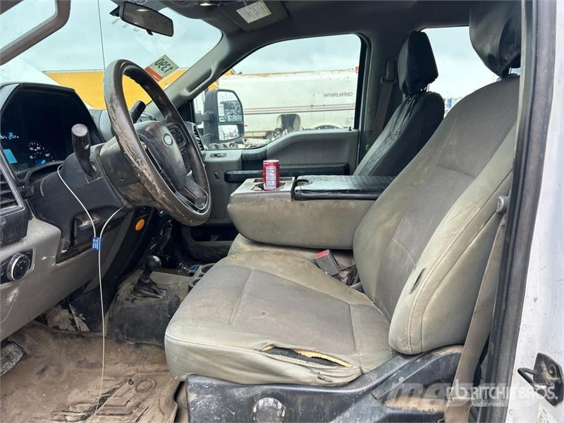 Ford F-550 XL 4x4 Crew Cab Utility Truck Vieglais kravas automobilis/izkraušana no sāniem