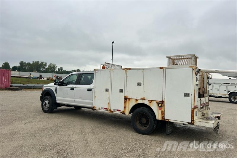 Ford F-550 XL 4x4 Crew Cab Utility Truck Vieglais kravas automobilis/izkraušana no sāniem